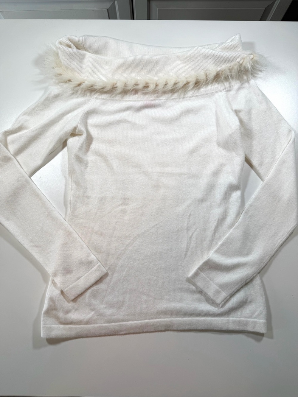 Lilly Pulitzer Alira Off Shoulder Faux Fur Sweater XS Ivory Cashmere - Picture 12 of 12